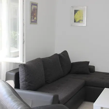 Apartment Mikulandra