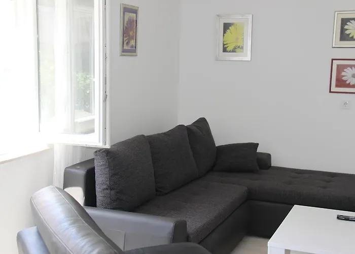 Apartment Mikulandra